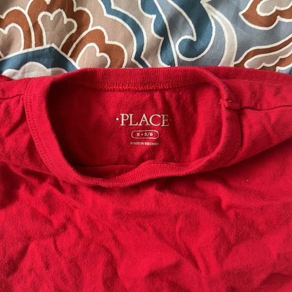 Size 5/6 red tee - Picture 3 of 3